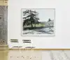 Ausstellungssituation Rathausgalerie 2 Stühle vor großem Foto der Künstlerin Erica Overmeer