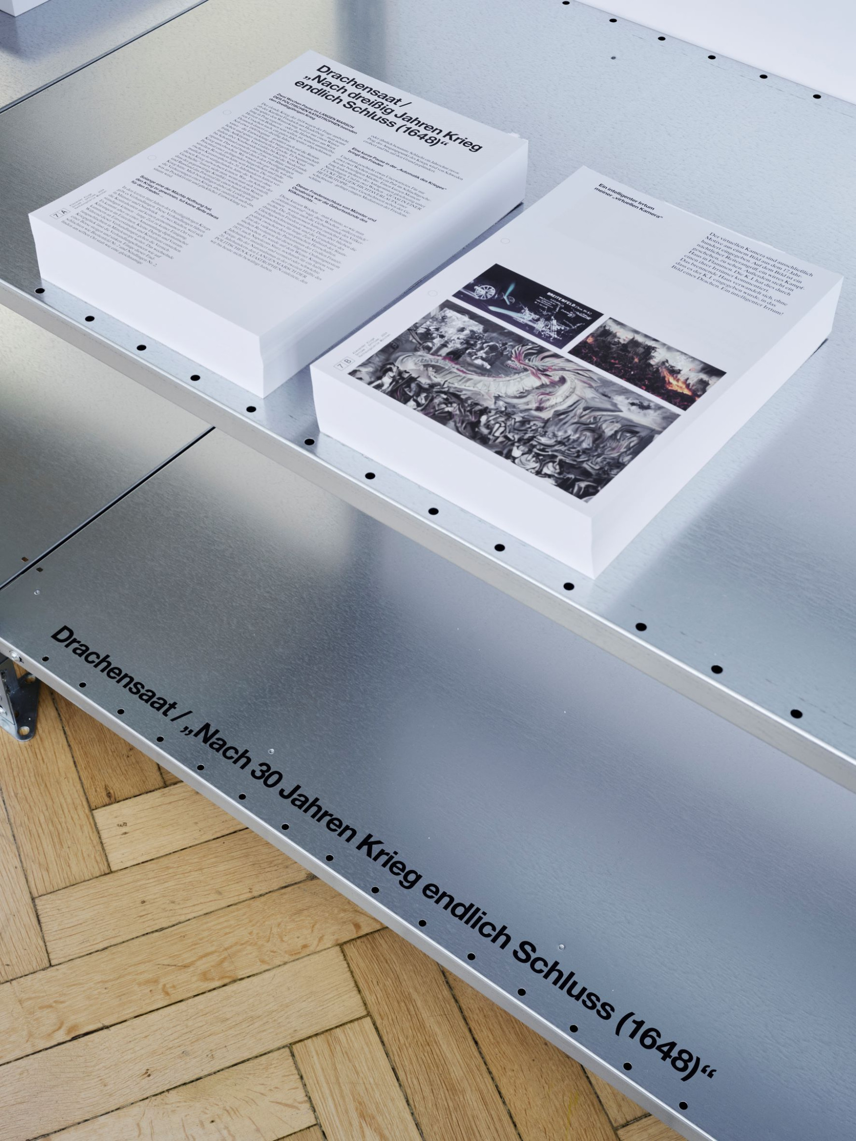 Abreisssbloecke-in-Alexander-Kluge-Installation- Austellung-Onside-Offside-Rathausgalerie