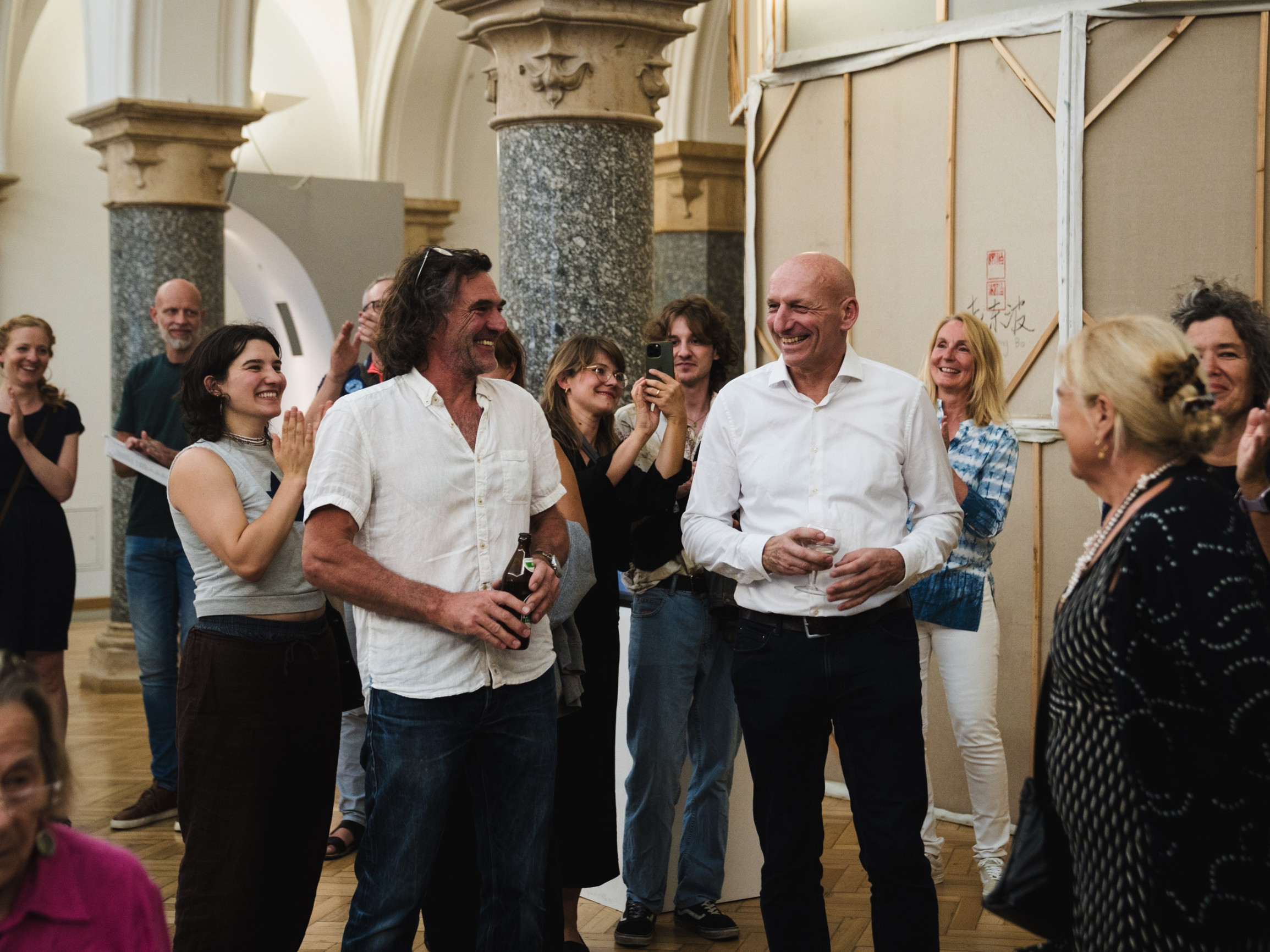 Rathaus Galerie München Empfangshalle Speisung 02 Priscillia Grubo