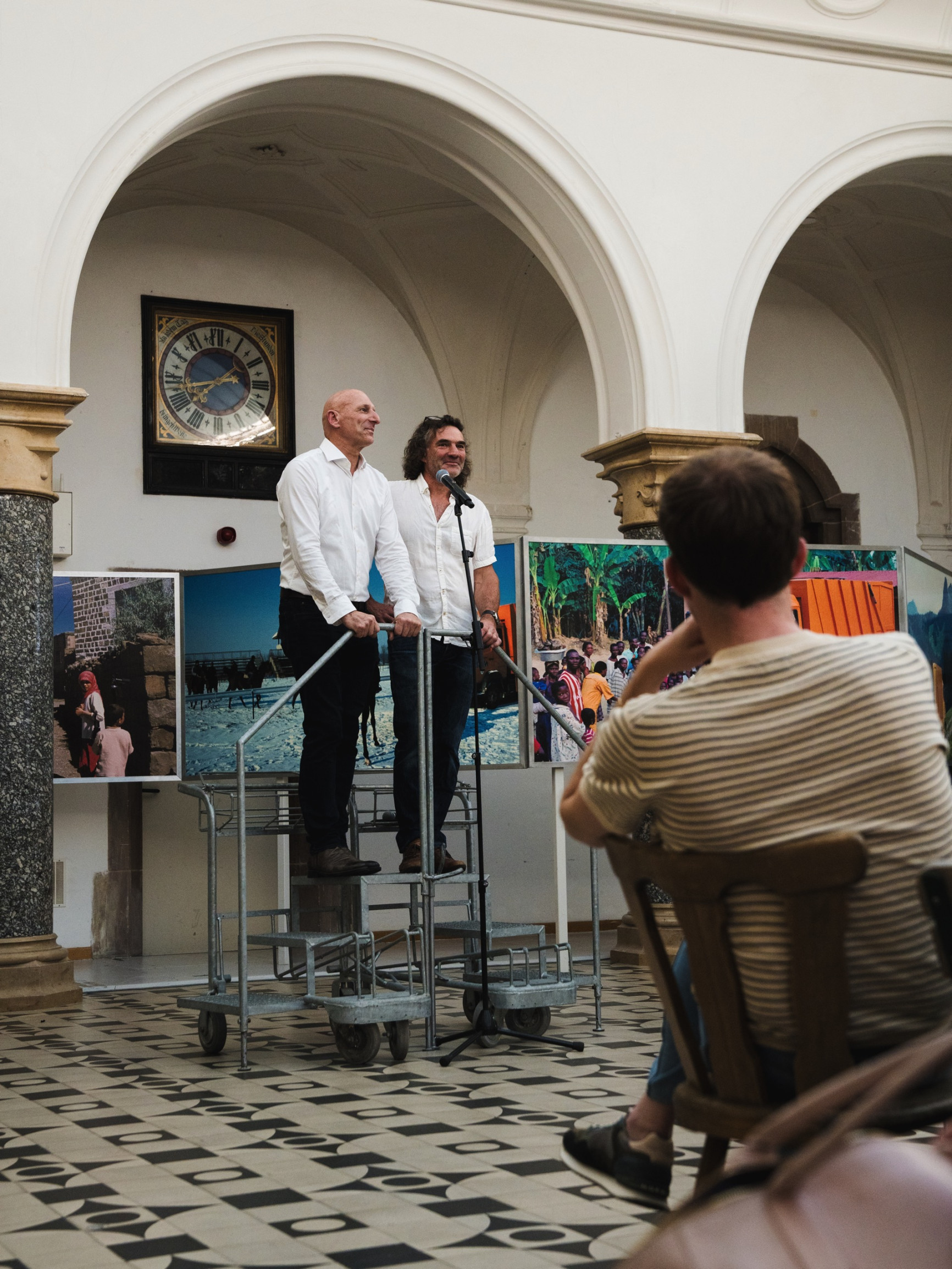 Rathaus Galerie München Empfangshalle Speisung 03 Priscillia Grubo