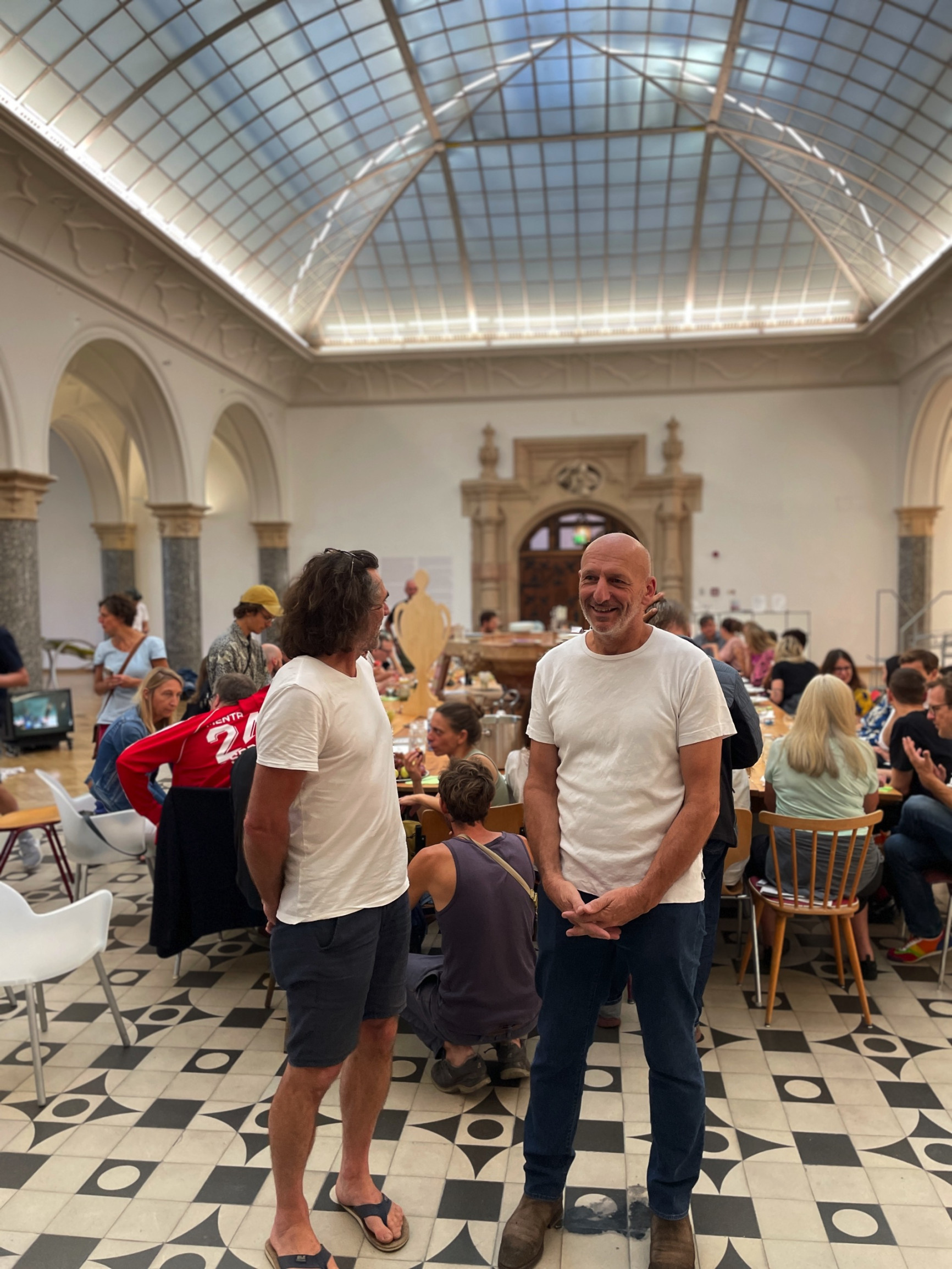 Rathaus Galerie München Empfangshalle Speisung 12 Lara Hansen