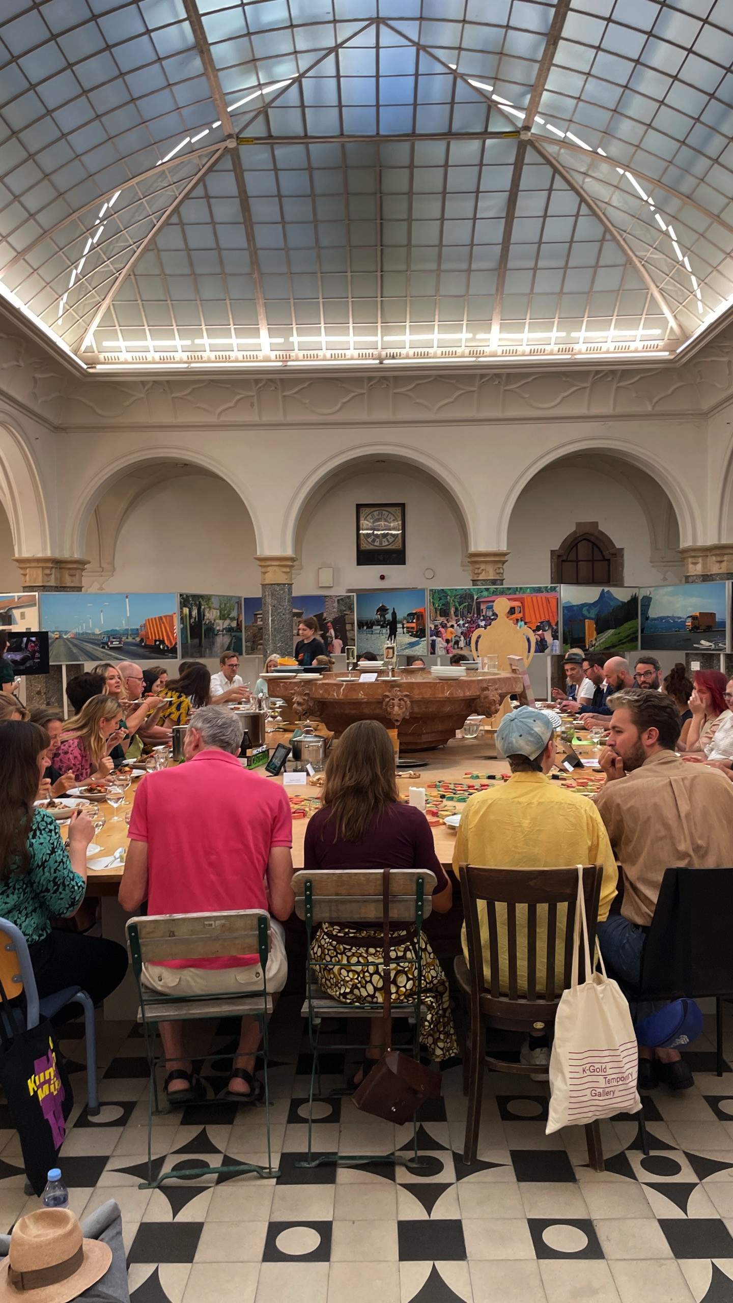 Rathaus Galerie München Empfangshalle Speisung 13 Lara Hansen