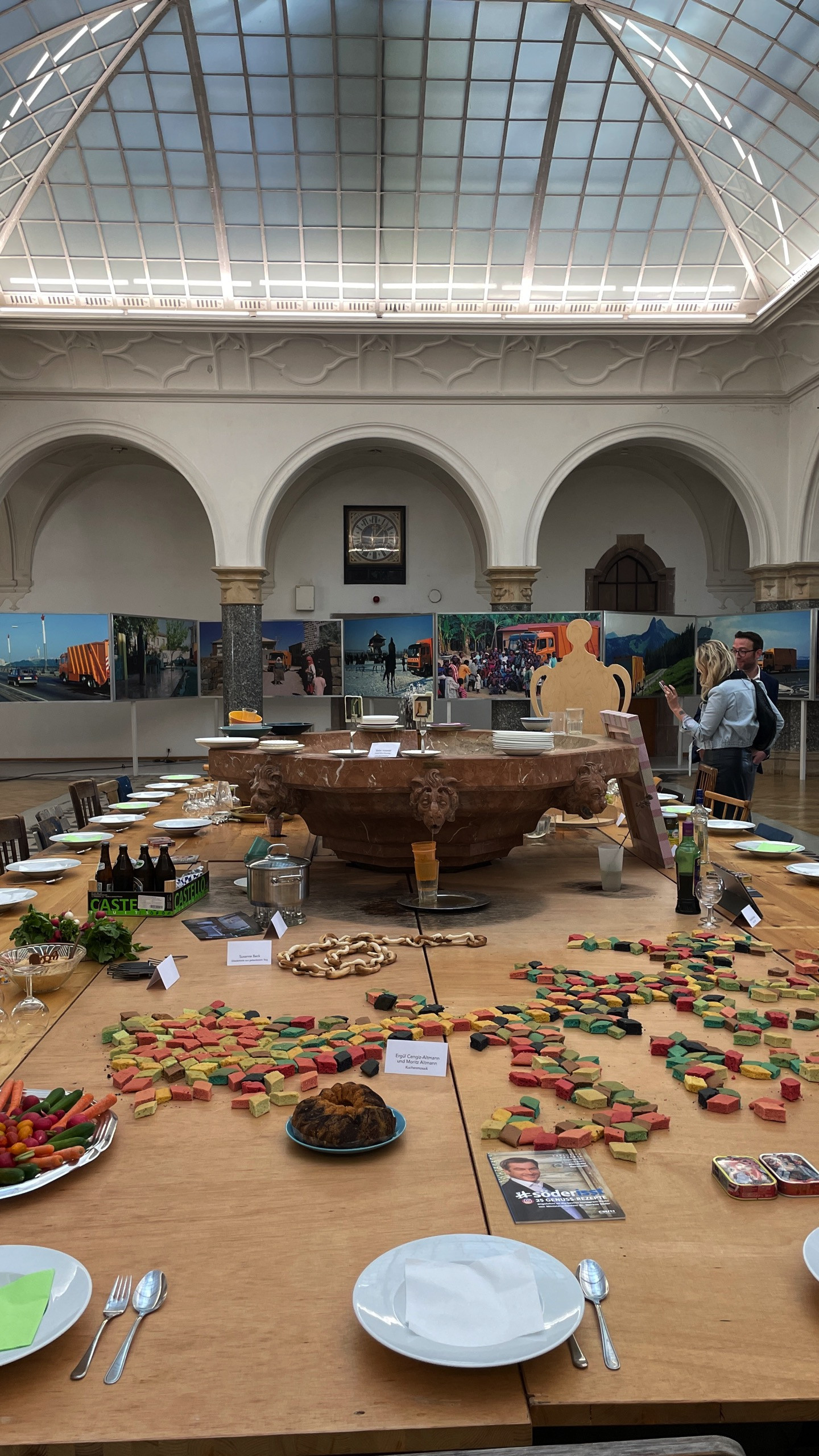 Rathaus Galerie München Empfangshalle Speisung 14 Lara Hansen