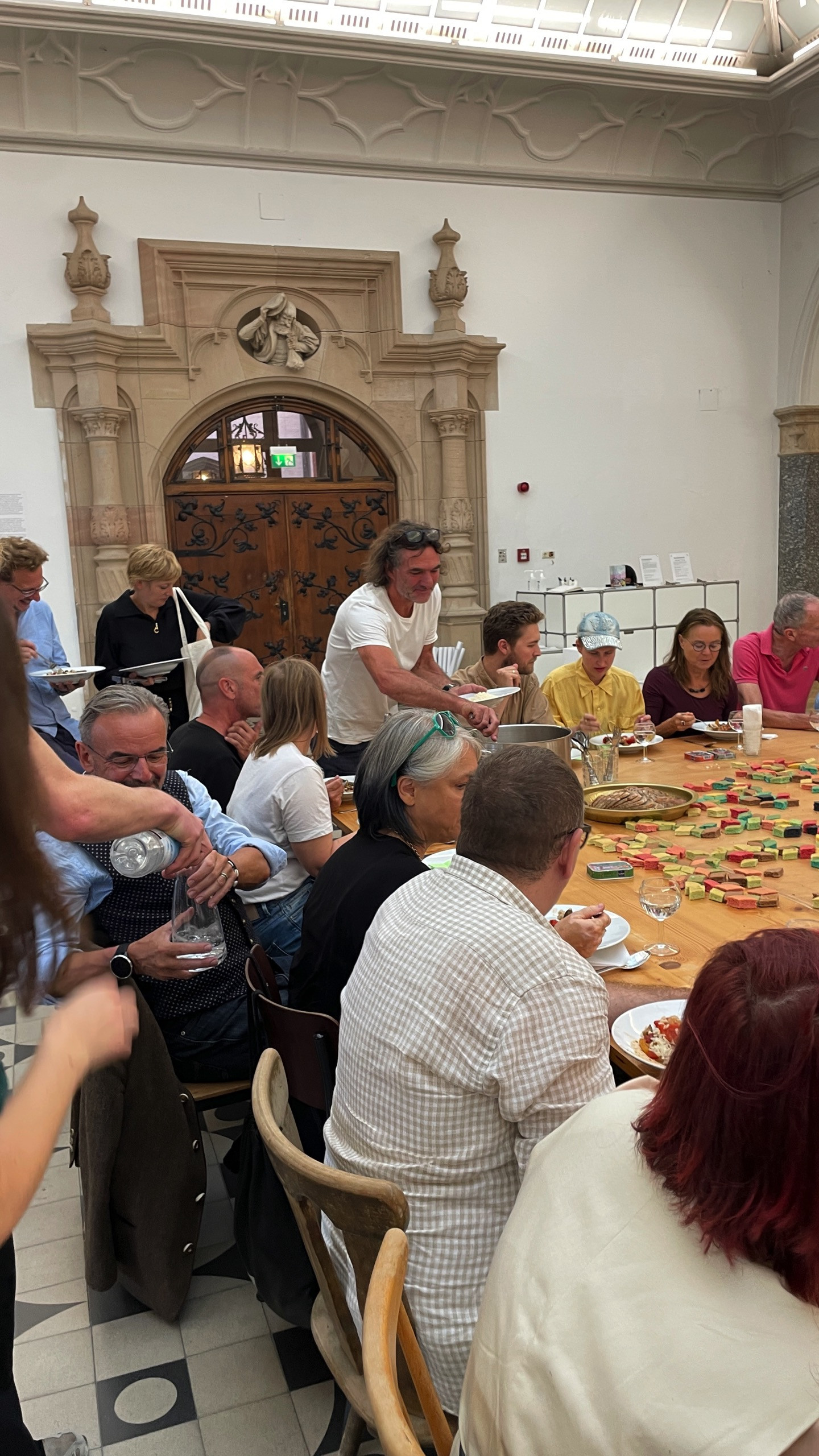 Rathaus Galerie München Empfangshalle Speisung 15 Lara Hansen